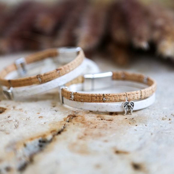 Wine Cork Angel Charm Bracelet **NEW** - Picture 1 of 3